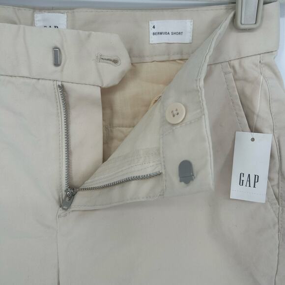GAP Women’s Stretch Bermuda Shorts – Khaki – Size 4 – NWT - Picture 3 of 4